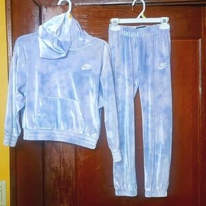 Nike girls velour track suit. Size 6x L 6-7 yrs old. Beautiful crushed blue.